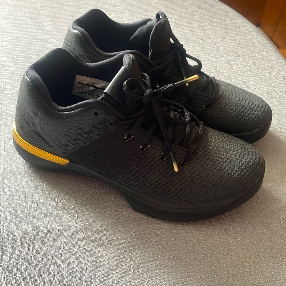 JORDAN black and gold sneakers, great condition, only used a few times size 7Y
